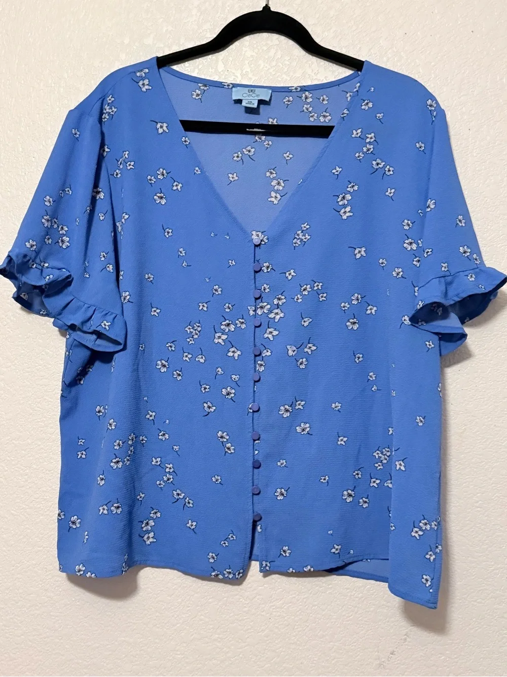 Cece Blue Floral Button-Front V-Neck Top 0190
